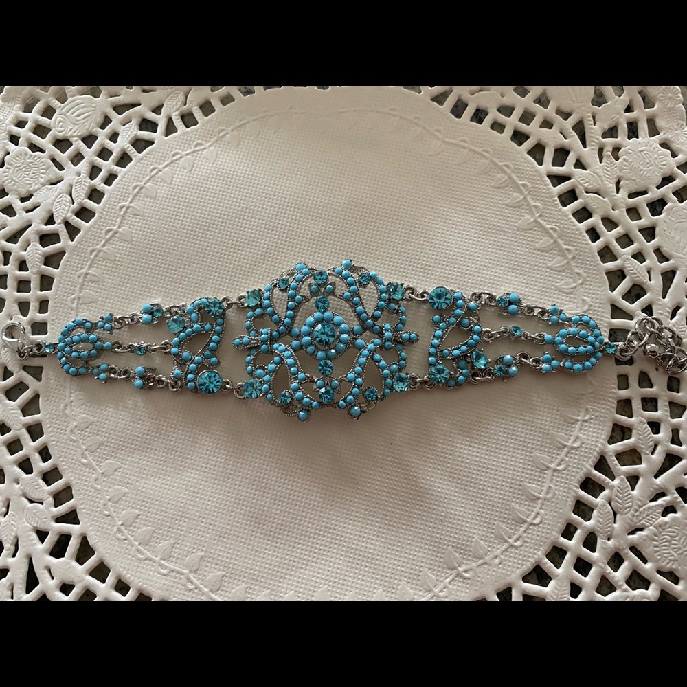 VINTAGE BLUE RHINESTONE BRACELET SILVER TONE METAL ORNATE COSTUME JEWELRY